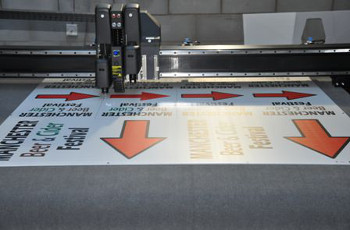 Cutting sign boards on the Summa F1612 cutter 